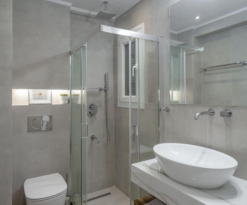 Modernised Athenian Apartment /W 2Br & 2Ba Extérieur photo